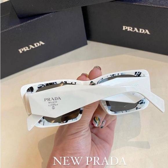 Prada
White Spr 08y Printed Acetate Sunglasses - Picture 6 of 13